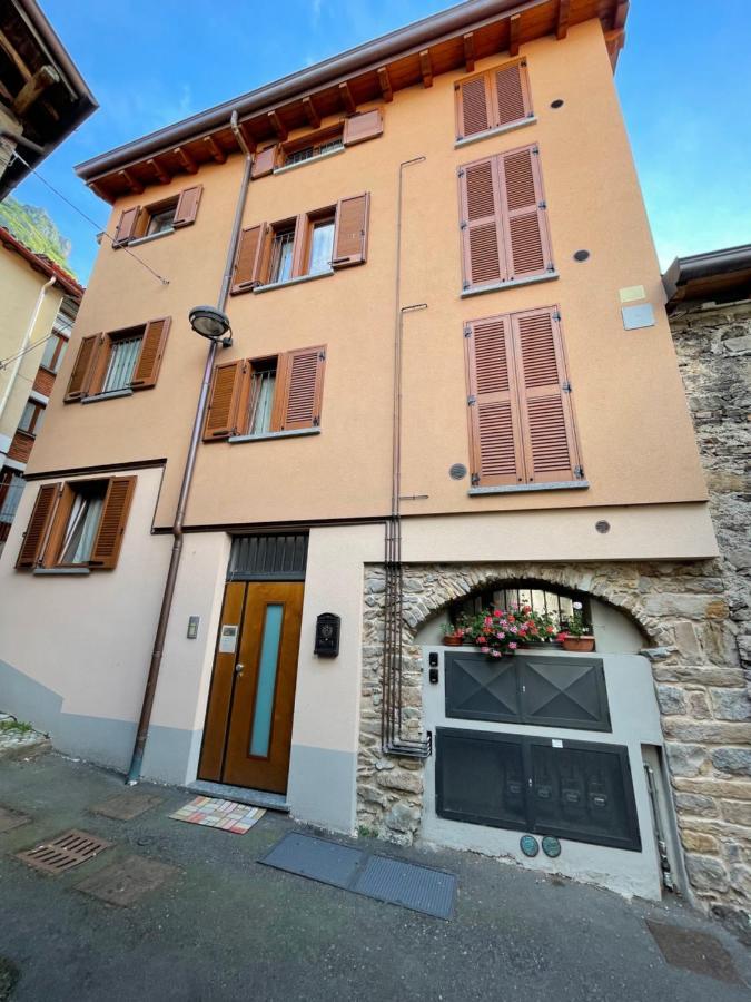 La Casa Di Pucci Nel Borgo Affrescato Di Parlasco Cortenova Kültér fotó